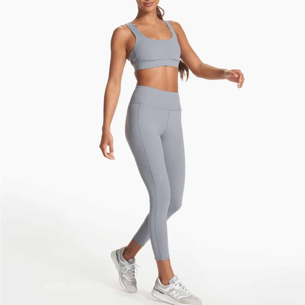 NWT Vuori stride legging L flint